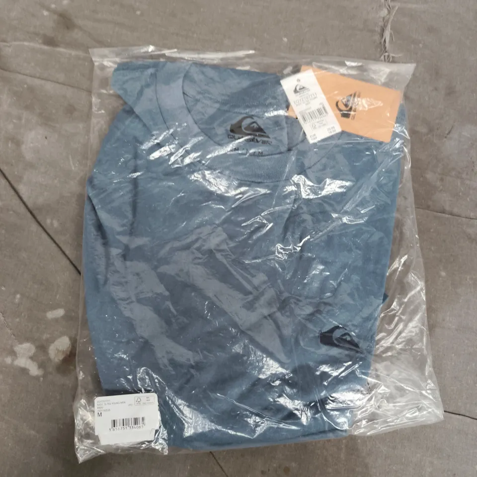BAGGED QUICKSILVER BASIC SS YOUNG MEN TEE IN BLUE - MEDIUM