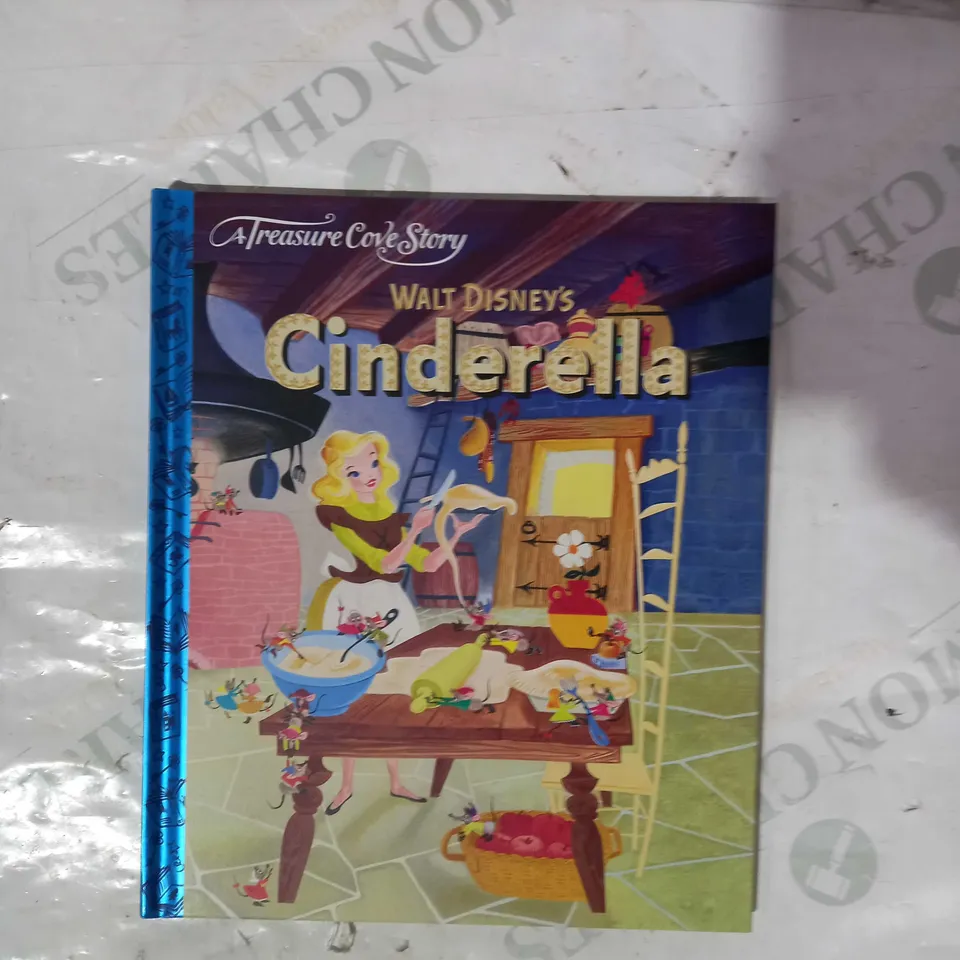 LOT OF APPROXIMATELY 10 X A TREASURE COVE STORY - WALT DINSEY'S CINDERELLA BOOKS