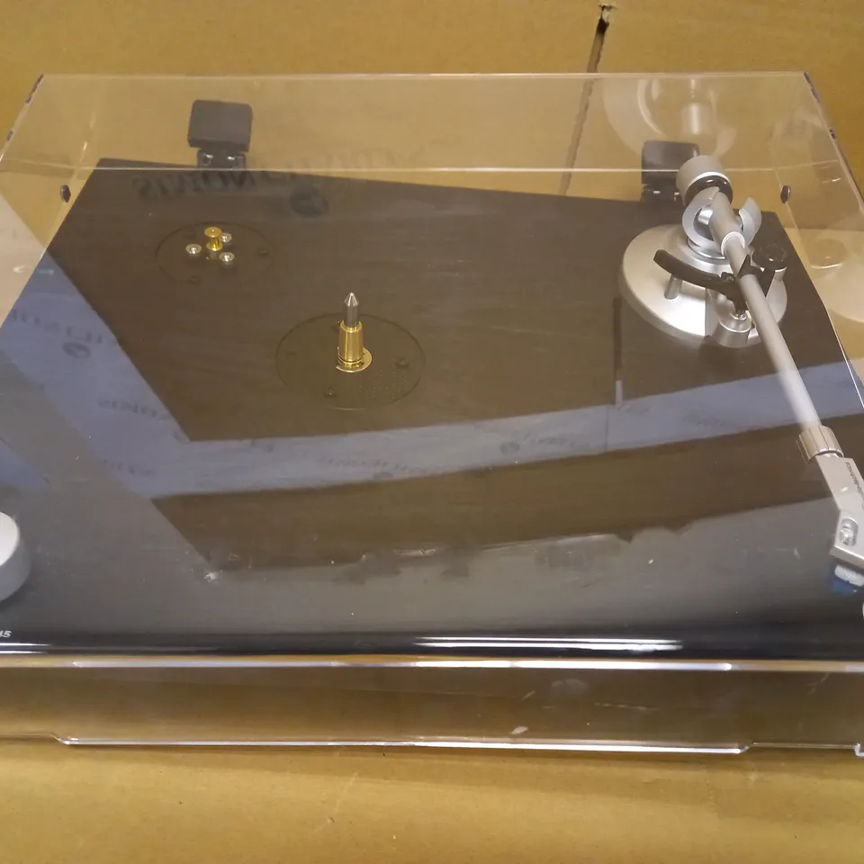 AUDIO-TECHNICA AT-LPW30 TURNTABLE