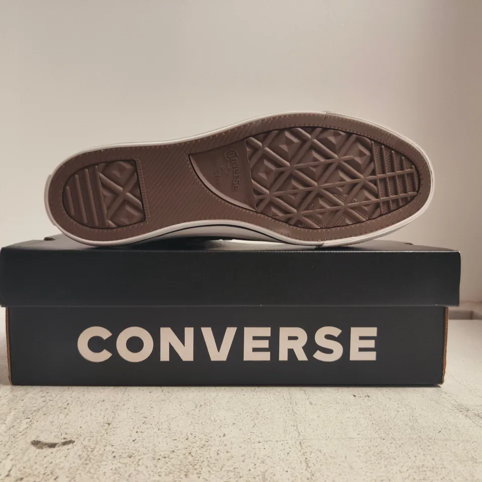 BOXED PAIR OF CONVERSE ALL STAR HI-TOP SHOES IN BLACK SIZE UK 10