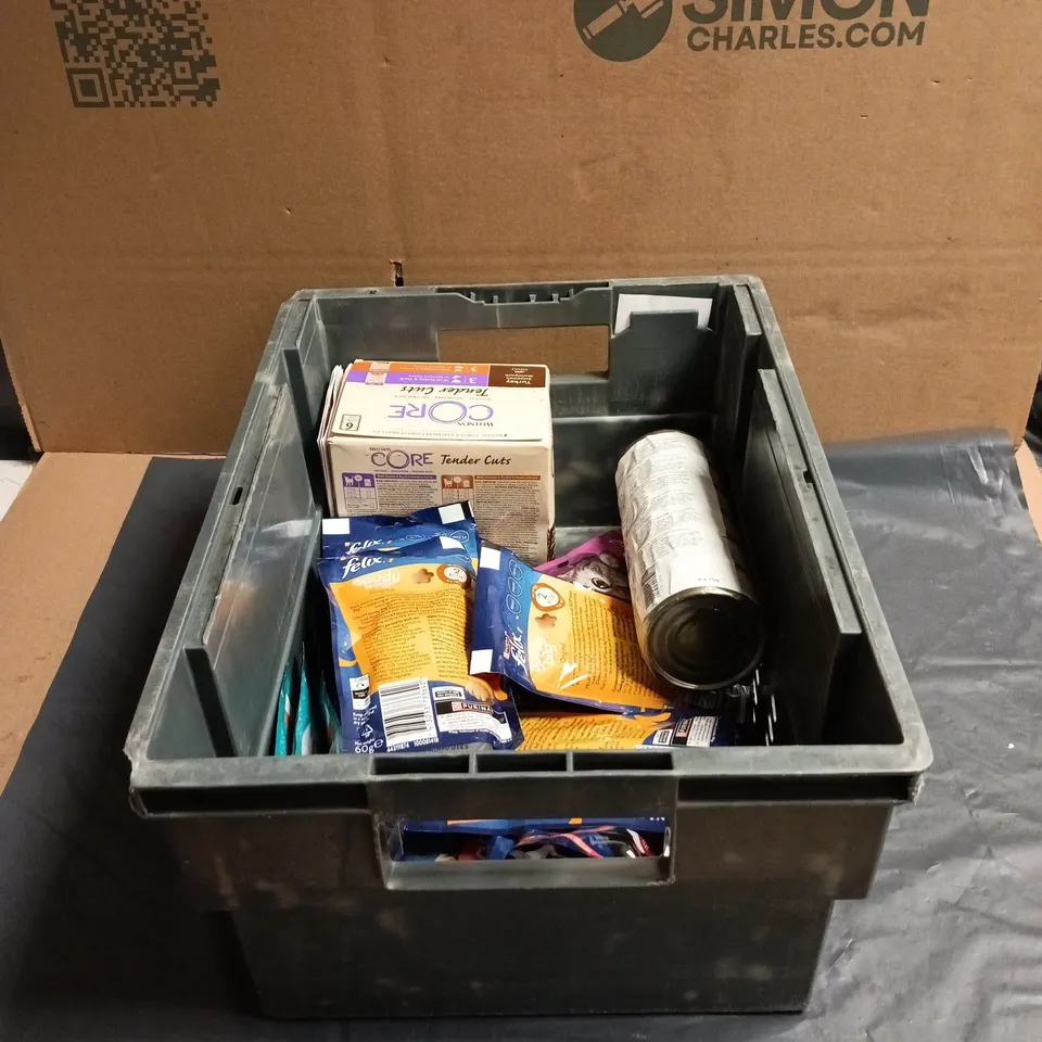 TOTE OF APPROXIMATELY 20 ASSORTED PET FOOD ITEMS TO INCLUDE THRIVE COMPLETE CHICKEN BREAST, PURINA FELIX GOOD BAG, CORE TENDER CUTS TURKEY SELECTION PACK ETC FOR CATS