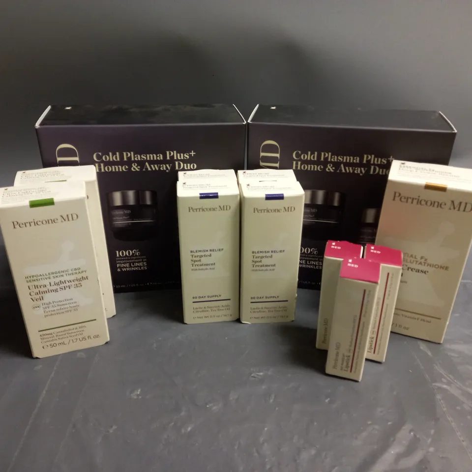 APPROXIMATELY 10 ASSORTED PERRICONE MD COSMETICS AND BEAUTY ITEMS TO INCLUDE BLEMISH RELIEF (14.1G), COLD PLASMA PLUS DUO (30ML), LIPSTICK IN RED (4.2G), ETC. 