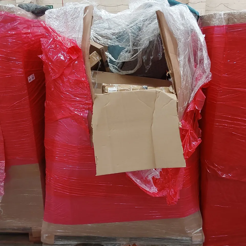 PALLET OF ASSORTED HOUSEHOLD ITEMS AND CONSUMER PRODUCTS TO INCLUDE; CUTLERY, PULL UP BAR, GREEN BANKERS LAMP, BOXED FURNITURE ETC 