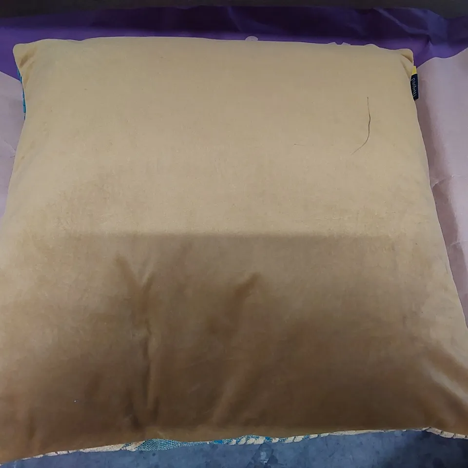 BAGGED FLORAL SQUARE SCATTER CUSHION (1 ITEM)