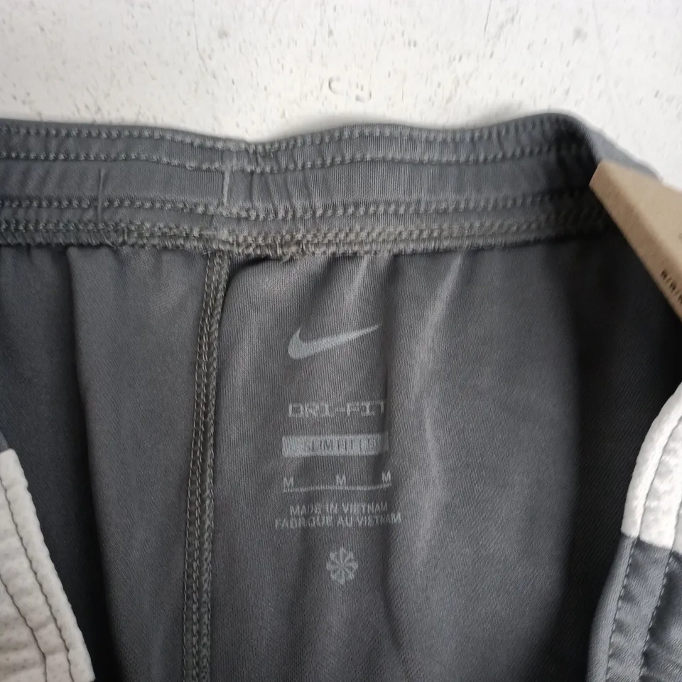 NIKE ACADEMY SHORTS – DRI-FIT SLIM FIT, GRY/WHT/PNK, SIZE M (IF1448-013)