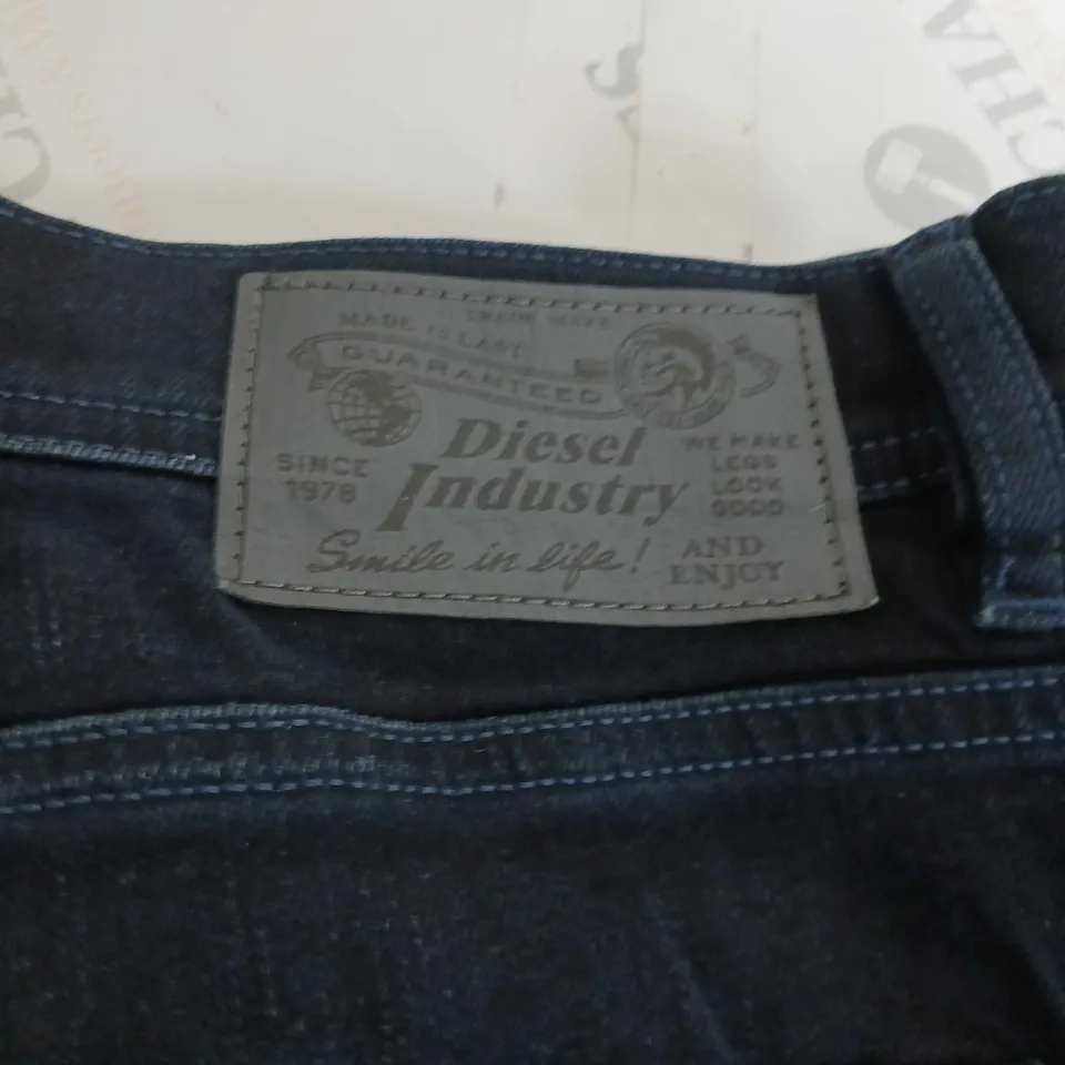 DIESEL INDUSTRY BLUE DENIM JEANS W36-L32