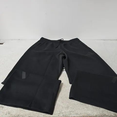 ADIDAS XL BLACK JOGGERS TAGGED