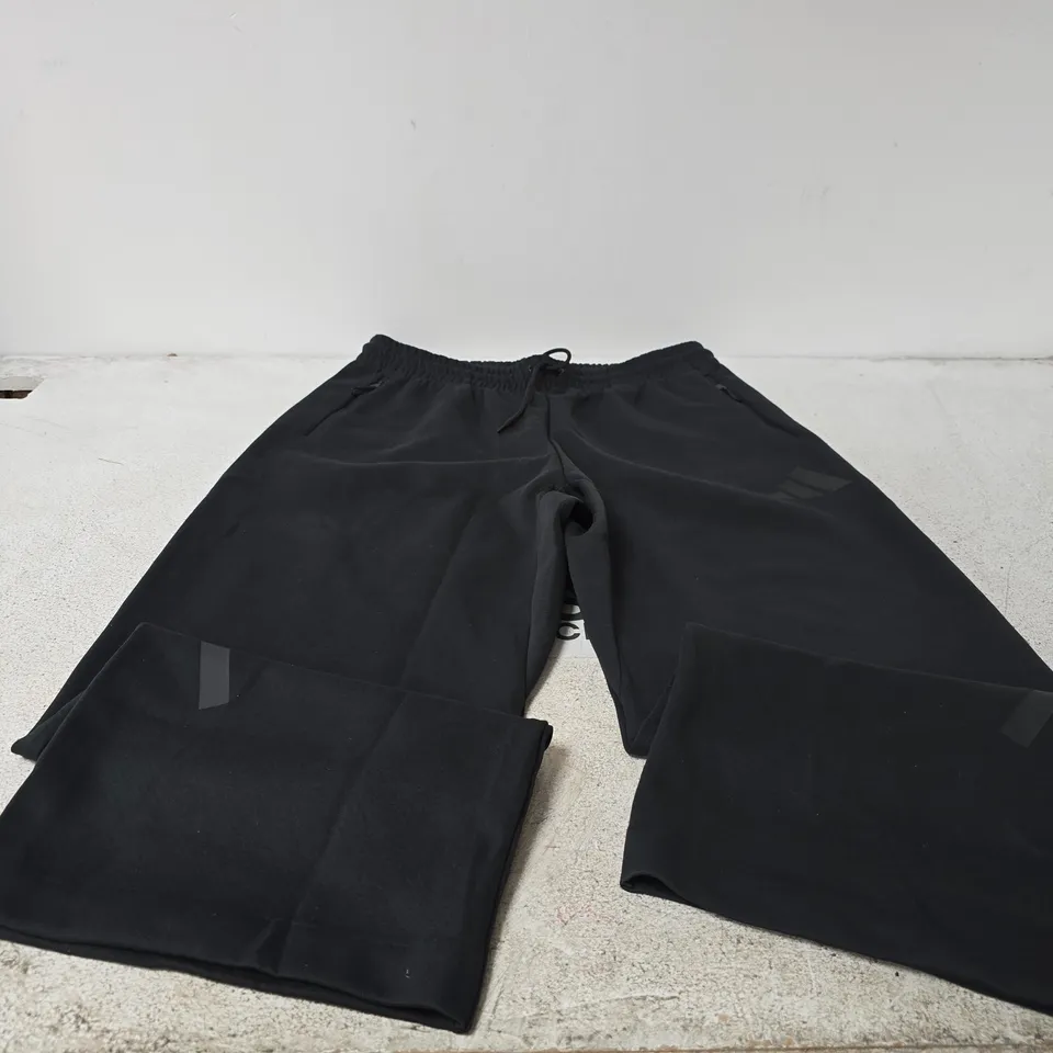 ADIDAS XL BLACK JOGGERS TAGGED