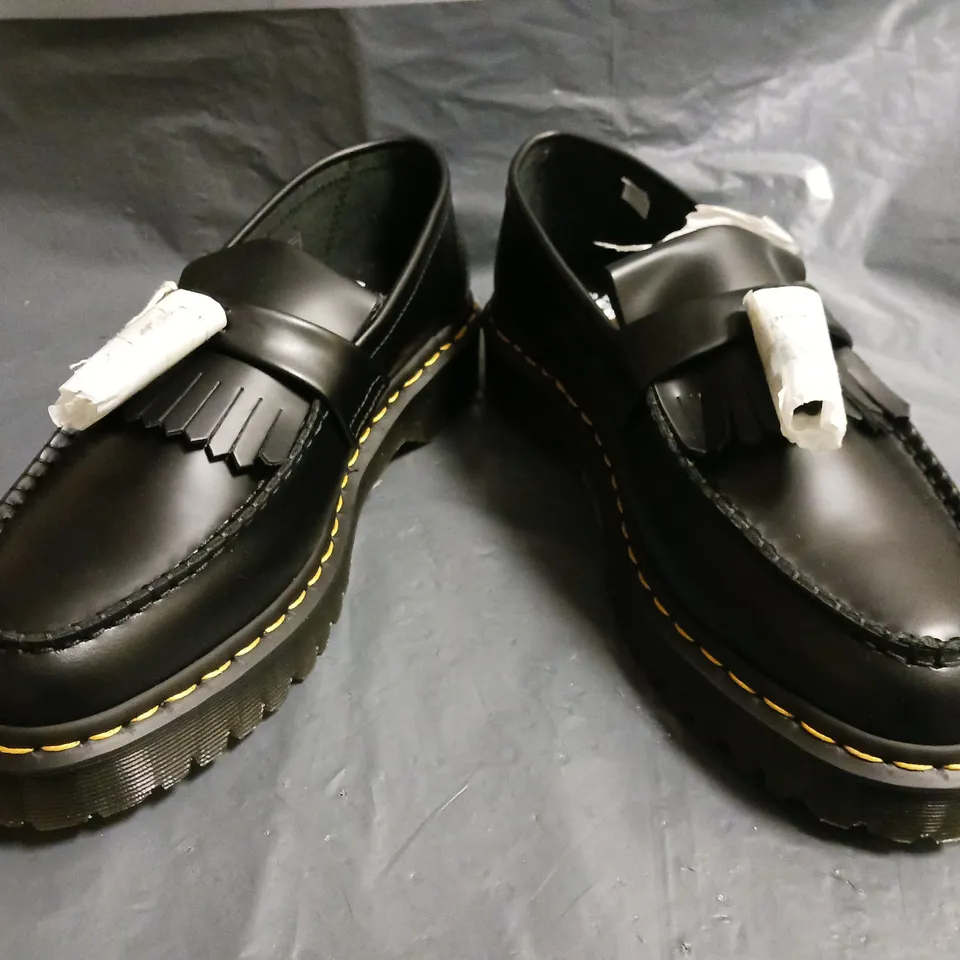 BOXED PAIR OF DR MARTENS ADRIAN BEX SHOES IN BLACK SIZE UK 8