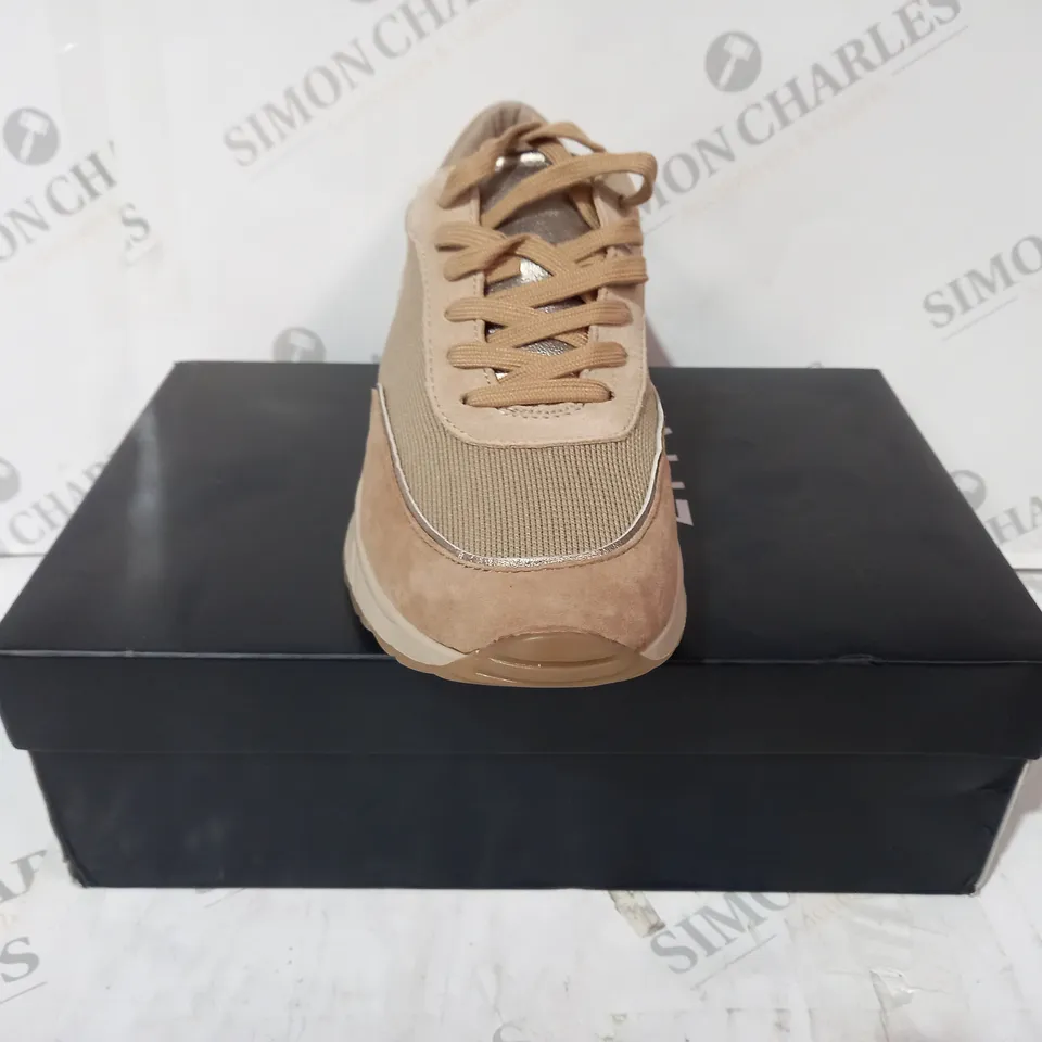 BOXED PAIR OF NATURALIZER PLATFORM TRAINERS IN TAN/BROWN - SIZE 8