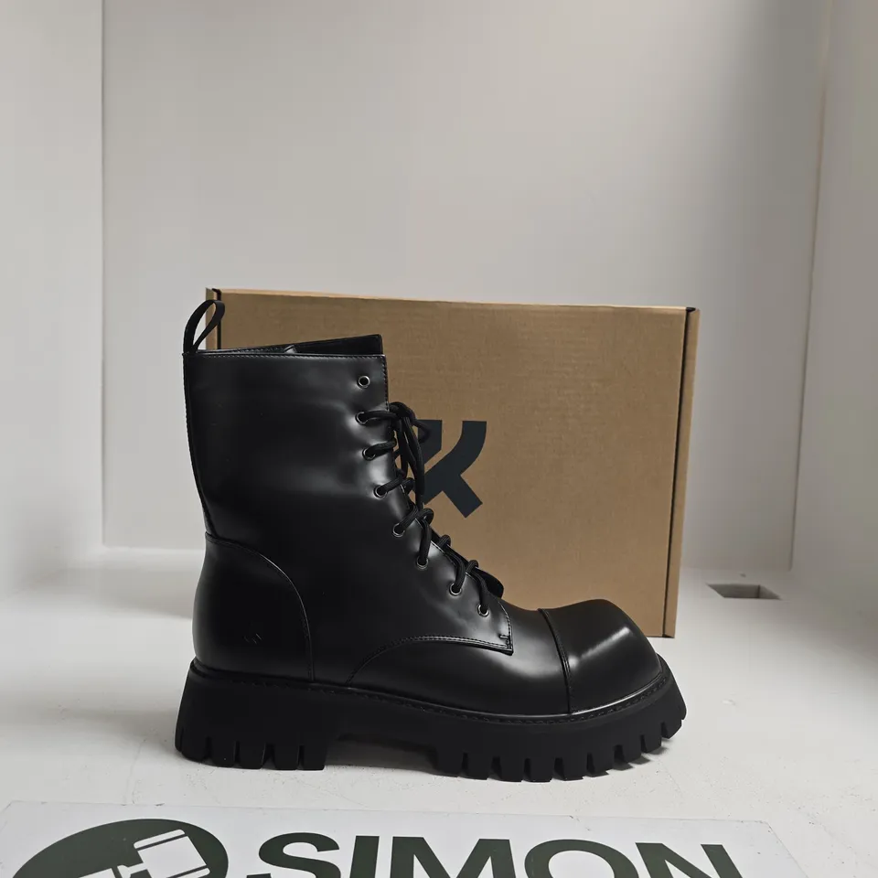 KOI BLACK LEATHER COMBAT BOOT – LACE-UP, CHUNKY SOLE UK SIZE 10