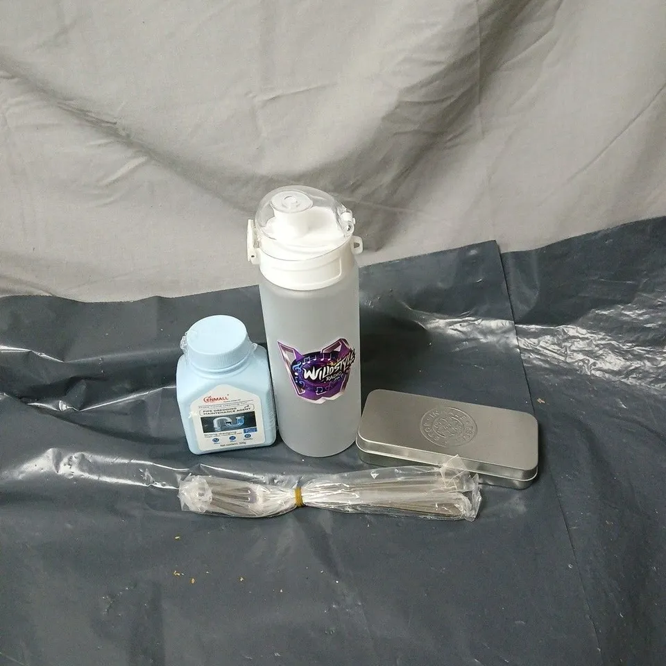 APPROXIMATELY 20 ASSORTED HOUSEHOLD ITEMS TO INCLUDE CUTLERY, WATER BOTTLE, PUZZLE, PIPE DREDGING AGENT ETC