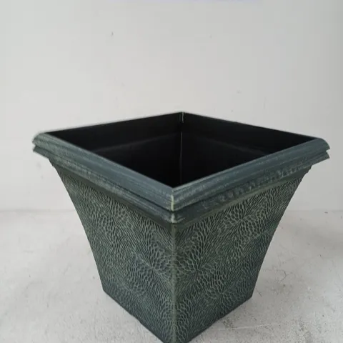 SET OF 2 DECORATIVE EMBOSSED SQUARE GARDEN PLANTER – GREEN FINISH