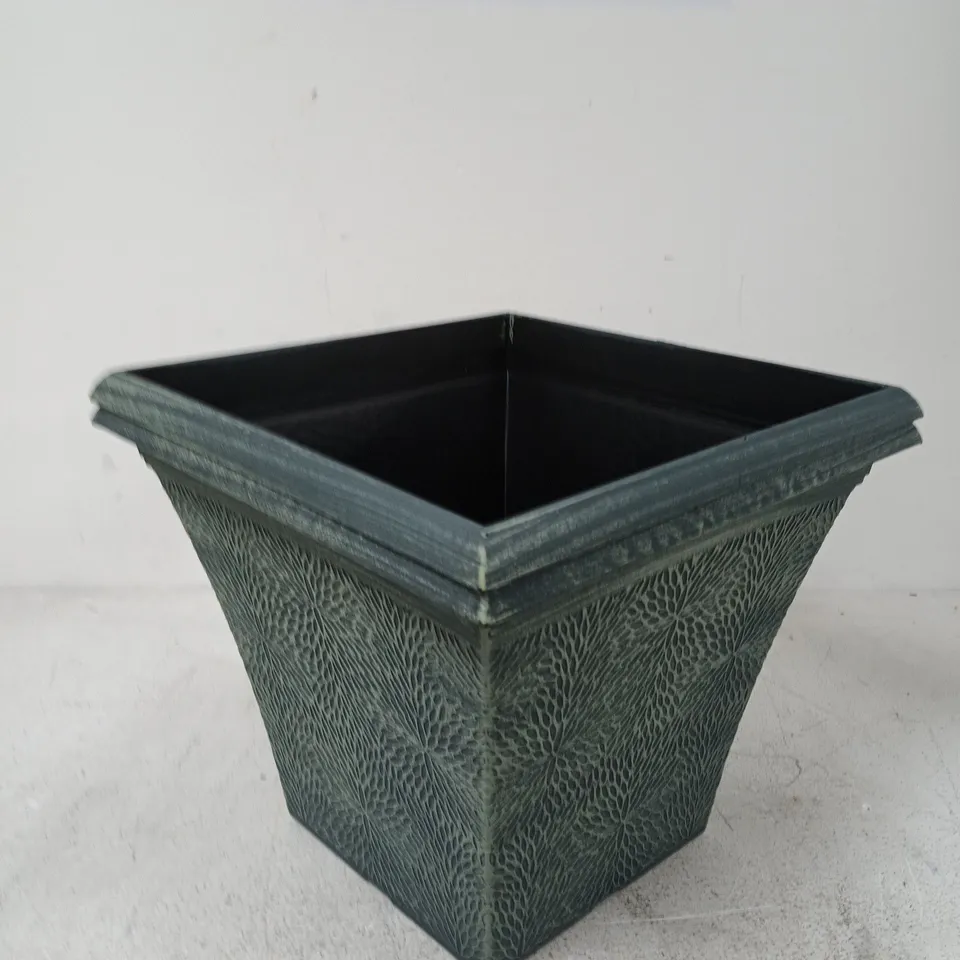 SET OF 2 DECORATIVE EMBOSSED SQUARE GARDEN PLANTER – GREEN FINISH