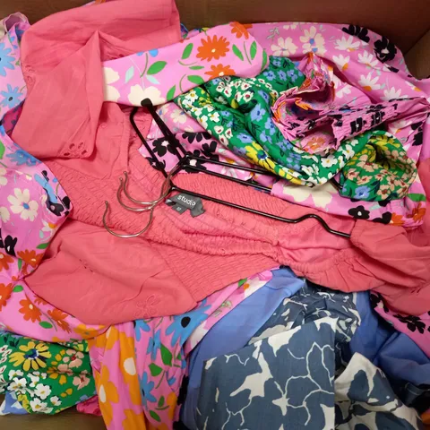 BOX OF APPROXIMATELY 25 STUDIO DRESSES IN VARIOUS STYLES AND SIZES