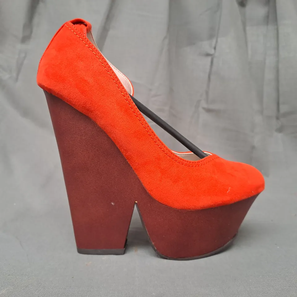 BOX OF APPROXIMATELY 10 PAIRS OF FIORE HIGH WOODEN PLATFORM SHOES IN ORANGE IN VARIOUS SIZES