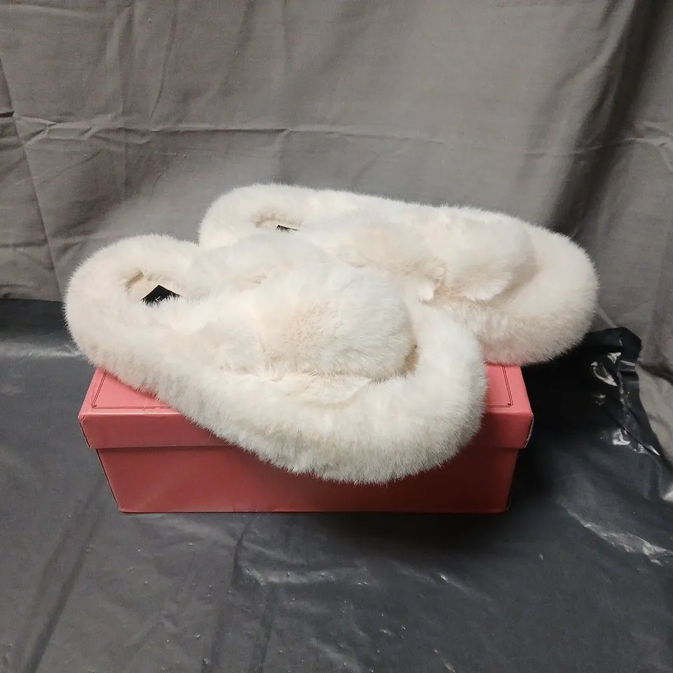 LEMONADE WOMEN'S FLUFFY FAUX FUR SLIPPERS SIZE 38