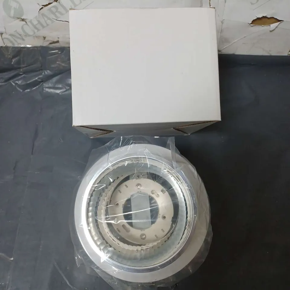 LOT CONTAINING 30 FLUSH MOUNT CELLING LIGHTS, 20 OUTDOOR OVER SIGN WALL MOUNTED LIGHTS, AND A SELECTION OF OTHER LIGHT FITTINGS.