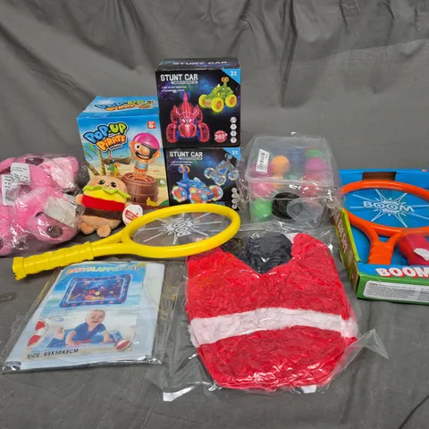 QUANTITY OF ASSORTED TOYS TO INCLUDE POP UP PIRATE, STUNT CAR, AND BOOM BAT SET ETC. 