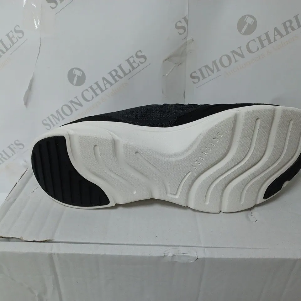 SKECHERS D'LUX BLACK TRAINER - SIZE UK 7