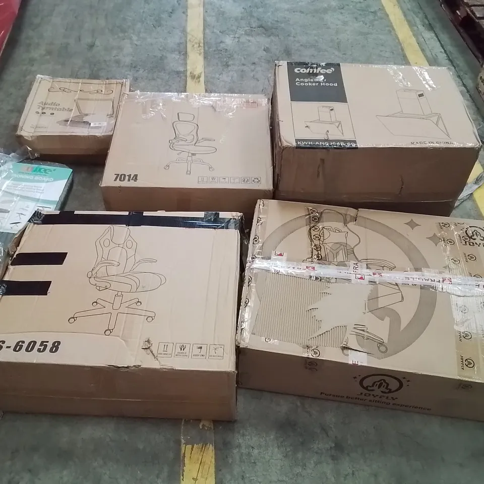 PALLET OF ASSORTED ITEMS TO INCLUDE: BOXED OFFICE/GAMING CHAIRS, COMFEE' ANGLED COOKED HOOD, AUDIO TURNTABLE, IRONING BOARD ECT