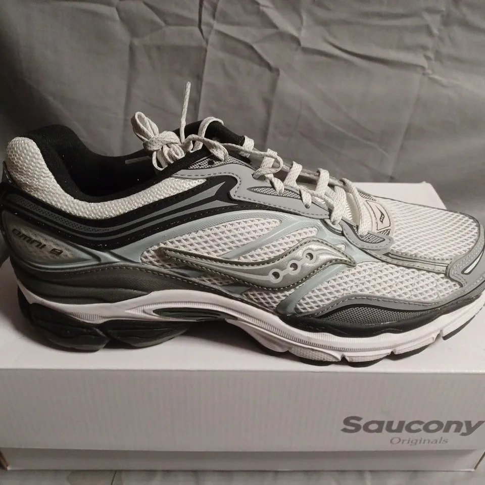 BOXED PAIR OF SAUCONY ORIGINALS SNEAKERS – UK SIZE 9