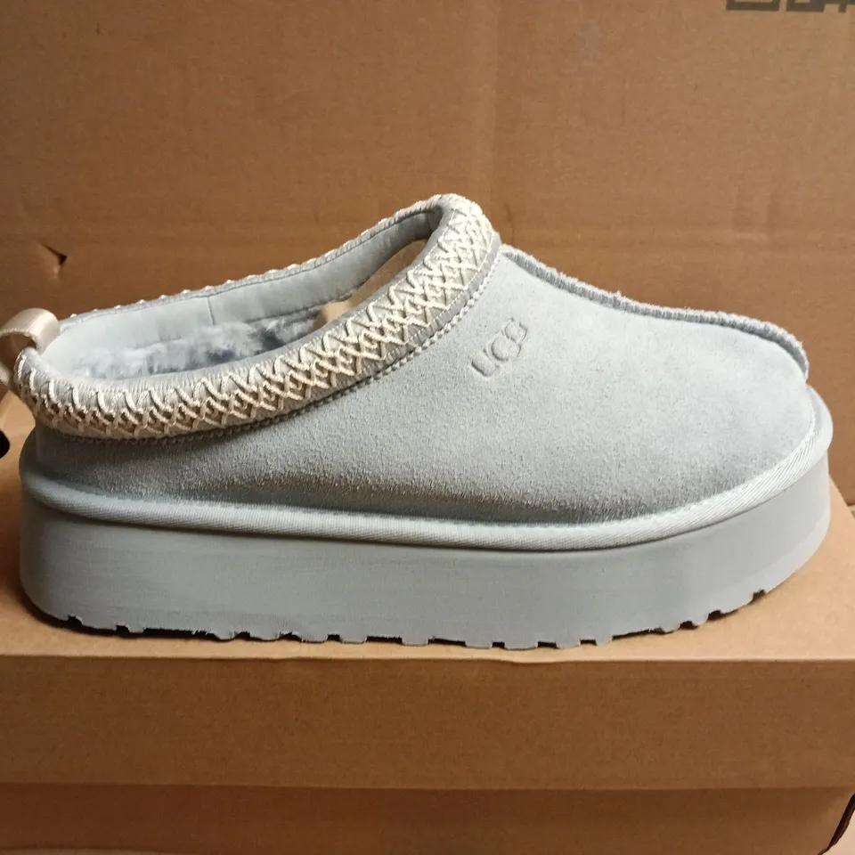 UGG BOOTS – LIGHT BLUE SUEDE WITH SHEARLING LINING - UK SIZE 6