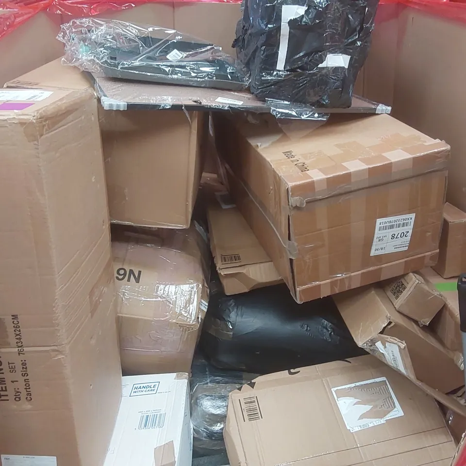 PALLET CONTAINING A VERY LARGE QUANTITY OF ASSORTED ITEMS INCLUDING: JOOLA PICKLEBALL PADDLE, SHOWER MIXER, CEILING FAN LIGHT ECT