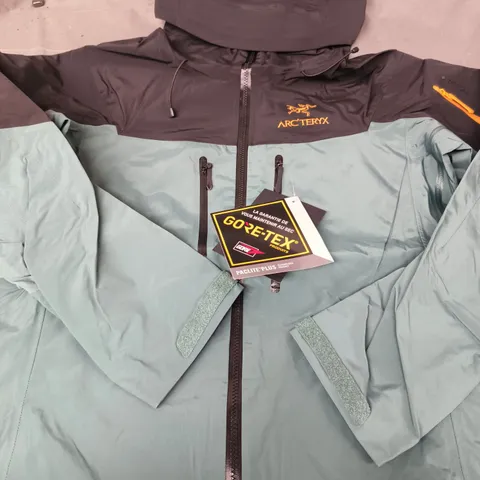 ARC'TERYX GORE-TEX PACLITE+ JACKET – SIZE M