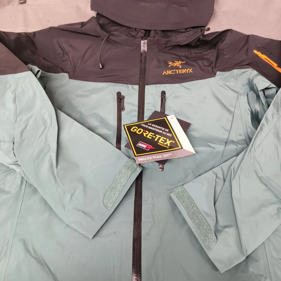 ARC'TERYX GORE-TEX PACLITE+ JACKET – SIZE M