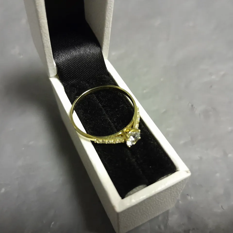 OLD ENGLISH JEWELLERS RING - 375 STAMP