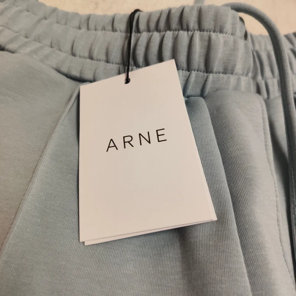 ARNE EVERYDAY LUXE SHORT IN SOFT BLUE – XS