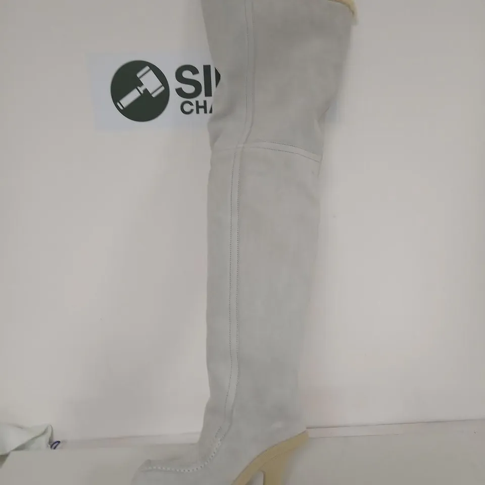 BURBERRY LEATHER KNEE-HIGH BOOT – LIGHT GREY, UK 2 (EUR 35) – DUST BAG & TAGS