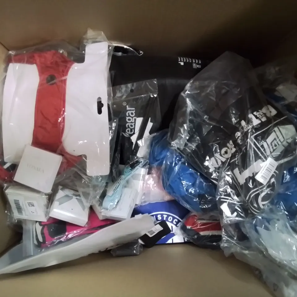 BOX CONTAINING LARGE AMOUNT OF MIXED FASHION ITEMS, CLOTHING, COSTUME/DRESS UP JEWELLERY ETC.