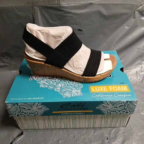 BOXED PAIR OF SKECHERS SHEER LUCK SANDALS - 5