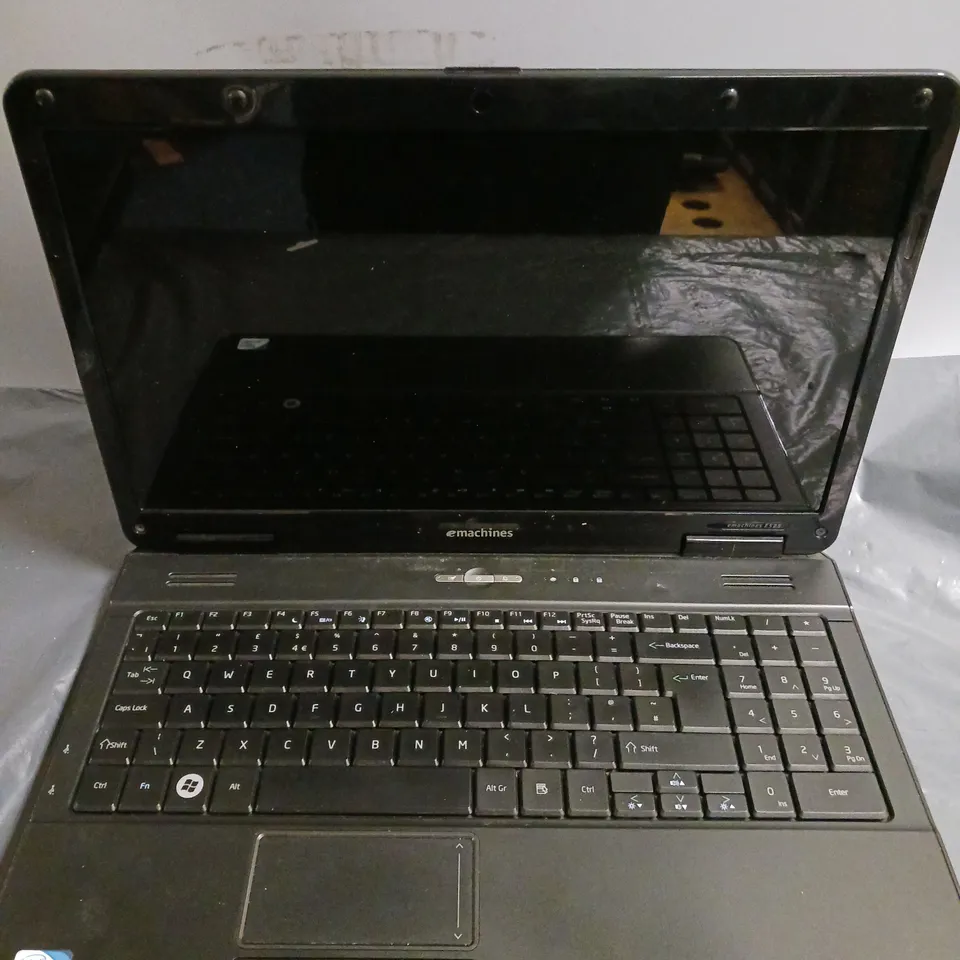 EMACHINES E525 LAPTOP