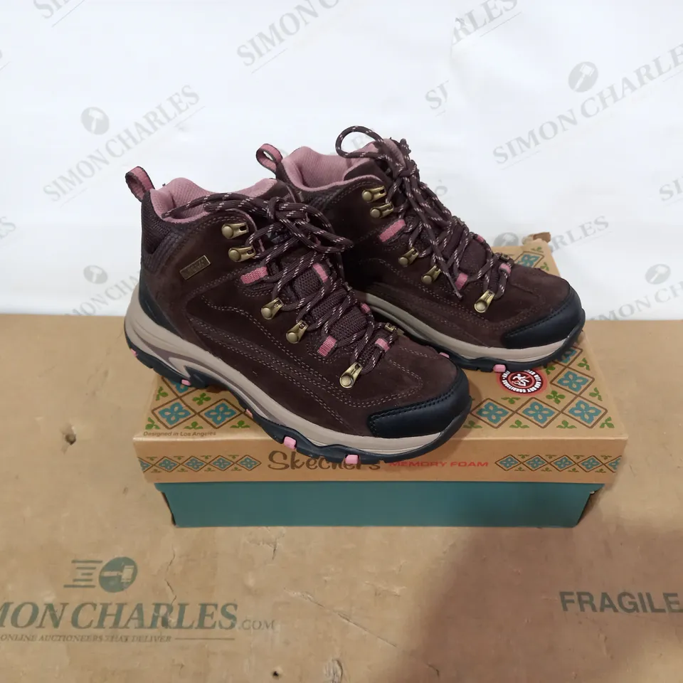 BOXED PAIR OF SKECHERS - SIZE 4