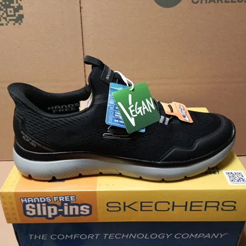 BOXED PAIR OF SKECHERS SUMMITS TOP RATE TRAINERS IN BLACK - UK 7