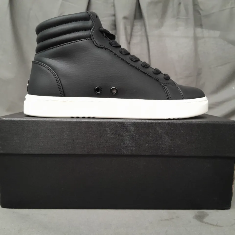 BOXED PAIR OF FUEGO SHOES IN BLACK US SIZE 3.5M/4.5W