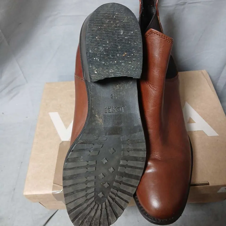 JONES BOOTMAKER BROWN LEATHER CHELSEA BOOTS – ELASTIC SIDE PANELS, PULL TABS SIZE EU 38