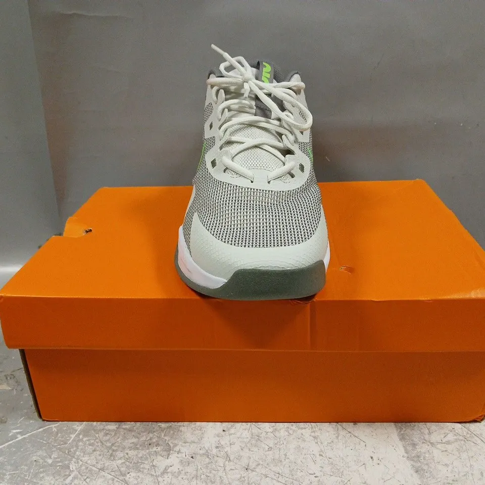 BOXED PAIR OF NIKE AIR MAXALPHA TRAINER 5 IN GREY/GREEN/WHITE SIZE UK 10