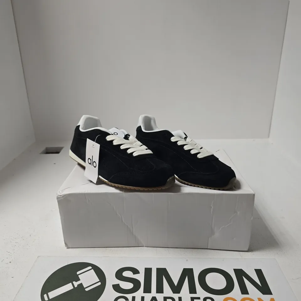 BOXED PAIR OF ALO SUNSET SNEAKER SIZE UK 5 