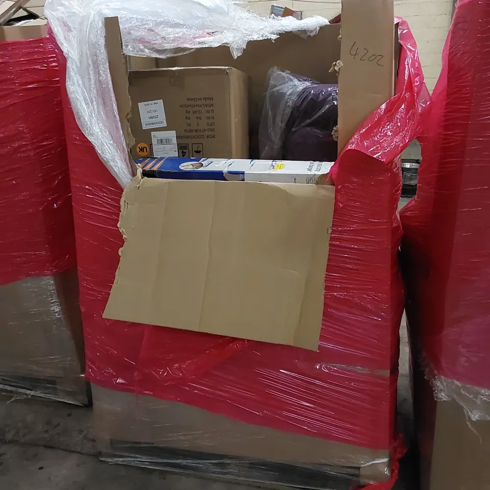 PALLET OF ASSORTED HOUSEHOLD ITEMS AND CONSUMER PRODUCTS. INCLUDES COOKER HOOD, AIR FRYER, NON-STICK TABLE GRILL, CHRISTMAS TREE, INDUCTION HOB ETC