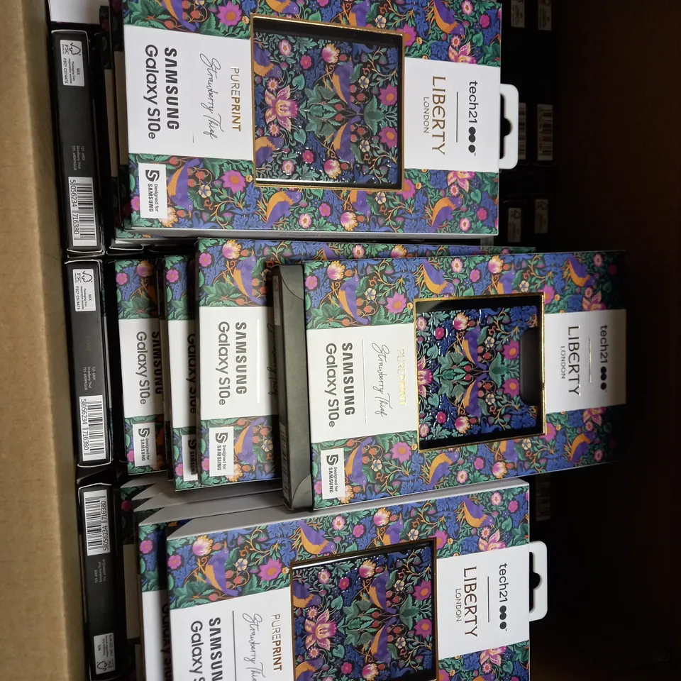 LOT OF APPROX 64 TO INCLUDE TECH21 LIBERTY LONDON PURE PRINT STRAWBERRY THIEF SAMSUNG GALAXY S10E CASE