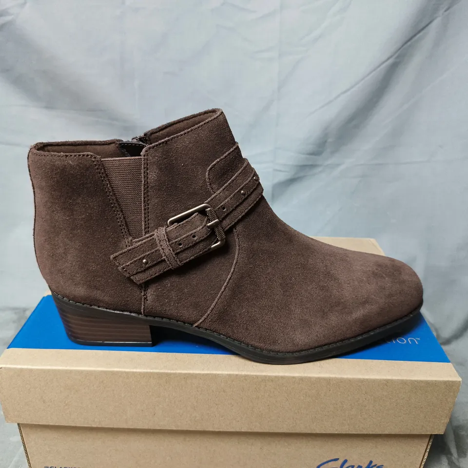 BOXED PAIR OF DANYELLE WISH BROWN SUEDE ANKLE BOOTS – SIZE 6