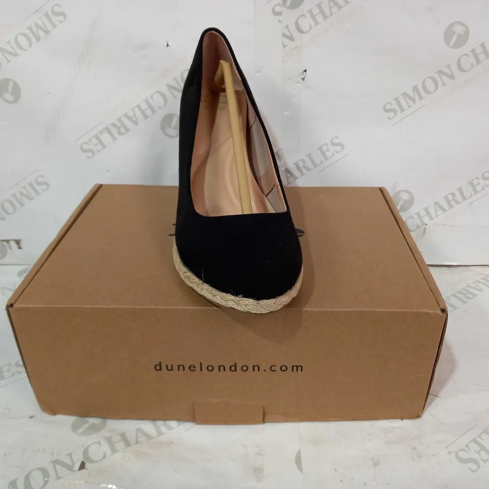BOXED PAIR OF DUNE LONDON WEDGE SHOES IN BLACK UK SIZE 7