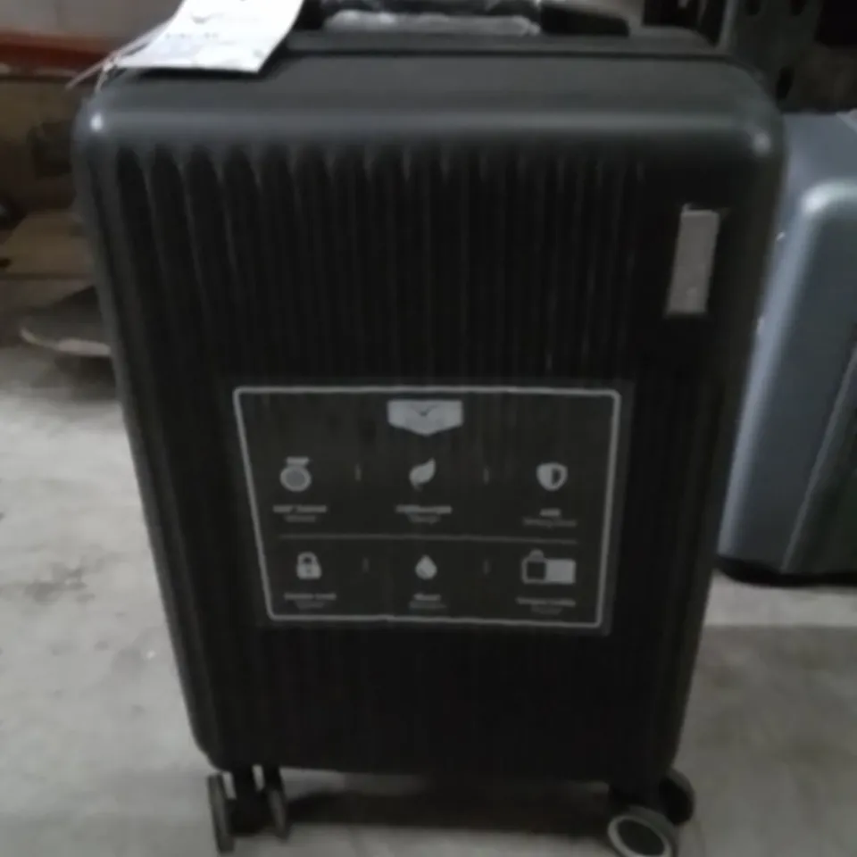 LUGG VACAY 20 INCH TRAVEL SUITCASE BLACK