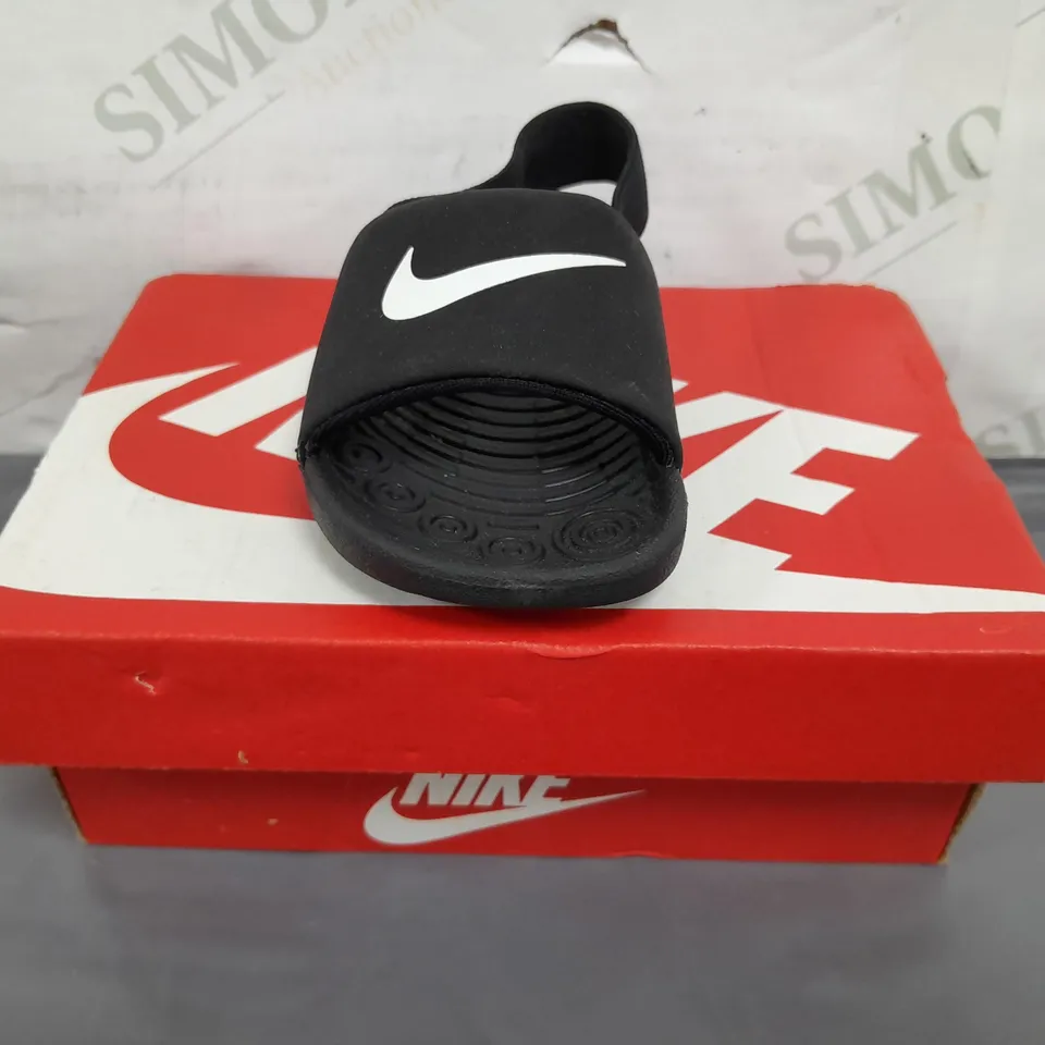 BOXED PAIR OF NIKE KAWA INFANT SLIDES IN BLACK UK SIZE 5.5