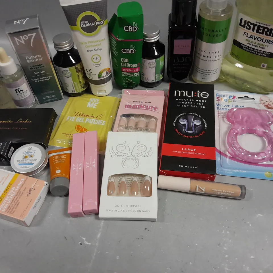 BOX OF APPROXIMATELY 15 COSMETIC ITEMS TO INCLUDE LISTERINE MOUTHWASH, FALSE NAILS, FFS SELF TANNING DROPS, ETC