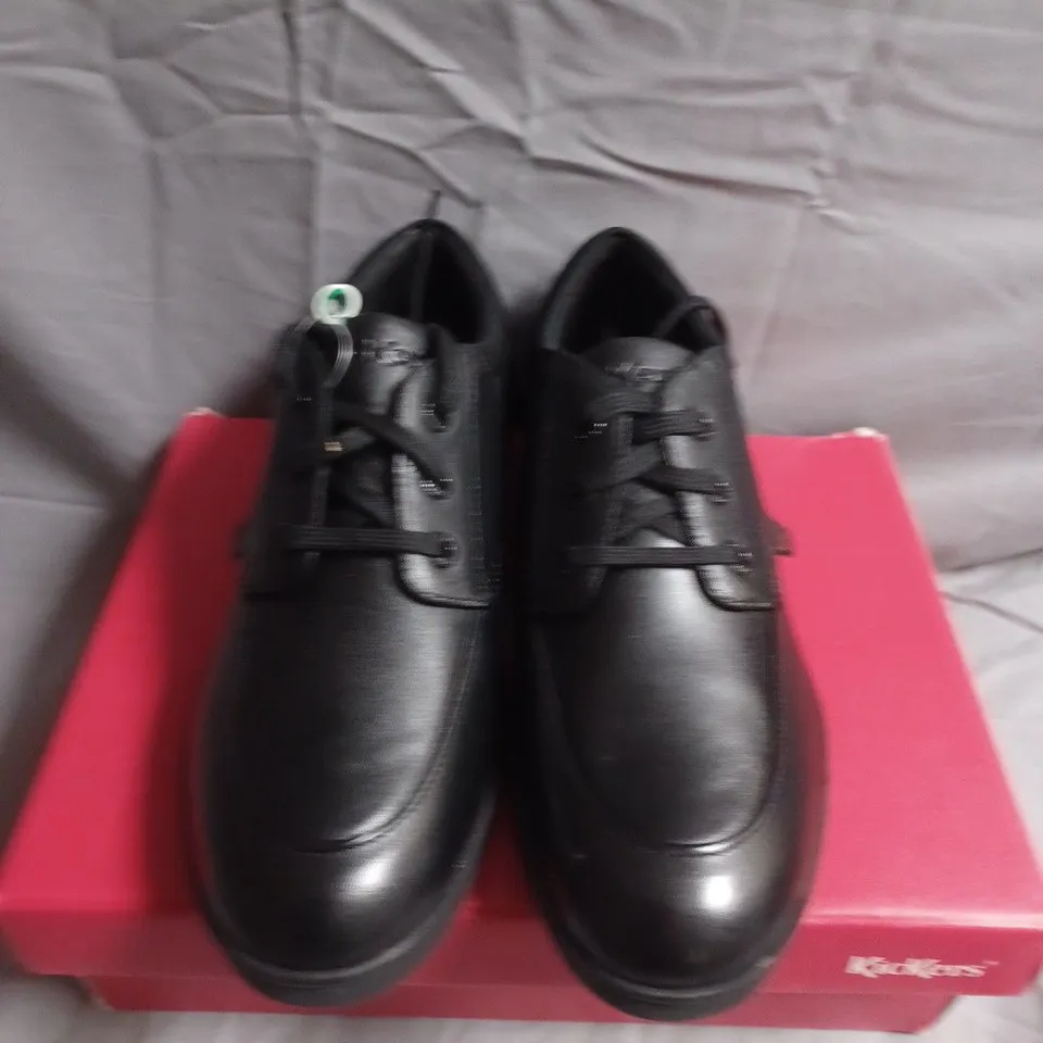 BOXED PAIR OF KICKERS BLACK LEATHER SHOES –  SIZE 39